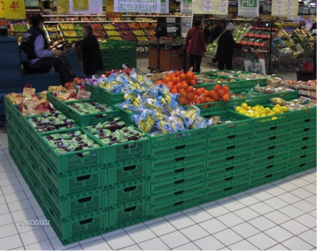 Cagettes plastique gerbables pour présentation et rayonnage de fruits et légumes